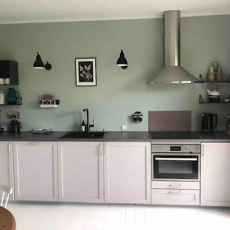 The Palm- Bright And Cozy 3- Bedroom With Private Terrasse & Garden, Brundby *