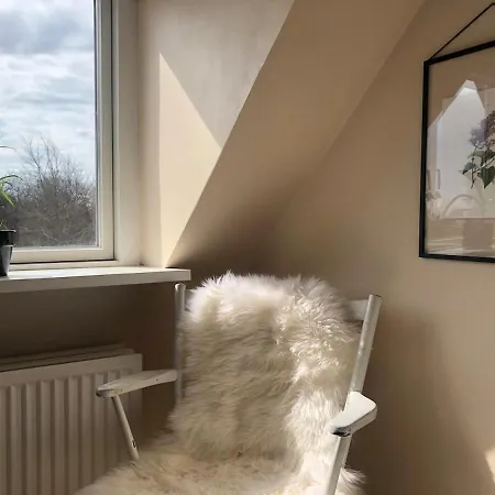 Lägenhet The Palm- Bright And Cozy 3- Bedroom Holiday Home With Private Terrasse & Garden, Brundby