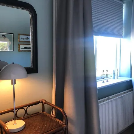 The Palm- Bright And Cozy 3- Bedroom Holiday Home With Private Terrasse & Garden, Brundby Samsø