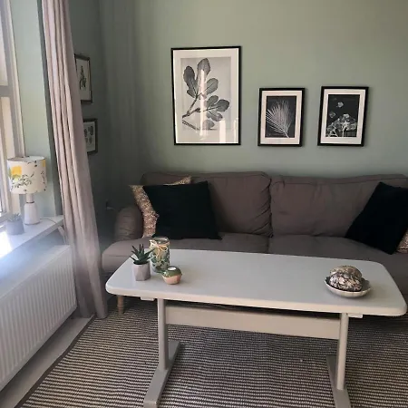 Apartment The Palm- Bright And Cozy 3- Bedroom With Private Terrasse & Garden, Brundby