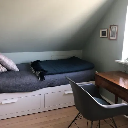 Apartment The Palm- Bright And Cozy 3- Bedroom With Private Terrasse & Garden, Brundby Samsø