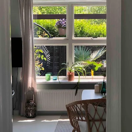 The Palm- Bright And Cozy 3- Bedroom With Private Terrasse & Garden, Brundby Appartement