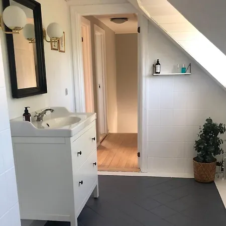The Palm- Bright And Cozy 3- Bedroom Holiday Home With Private Terrasse & Garden, Brundby Lägenhet *