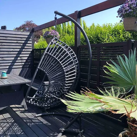 The Palm- Bright And Cozy 3- Bedroom With Private Terrasse & Garden, Brundby Apartment Samsø
